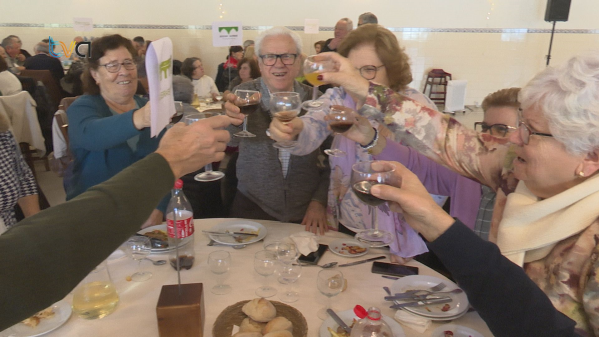 Almoço Inter-Freguesias Reúne 300 Seniores para Celebrar Dia de Reis