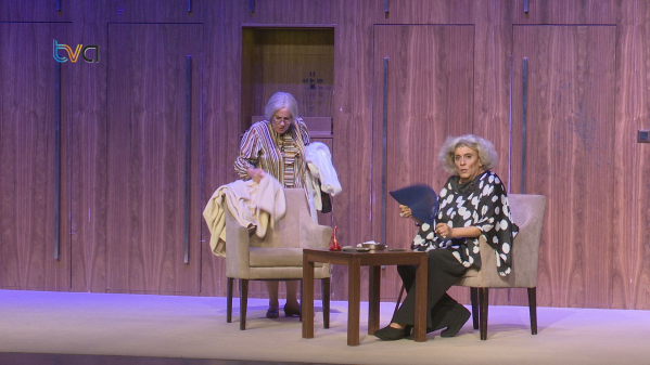 Seniores Divertem-se com a Peça 