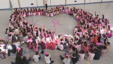 Alunos Escola Roque Gameiro Realizam Coração Humano para Assinalar Outubro Rosa